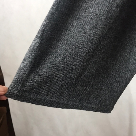 EUC Ann Taylor V-neck Sweater with Bell Sleeves Size M - Picture 7 of 8